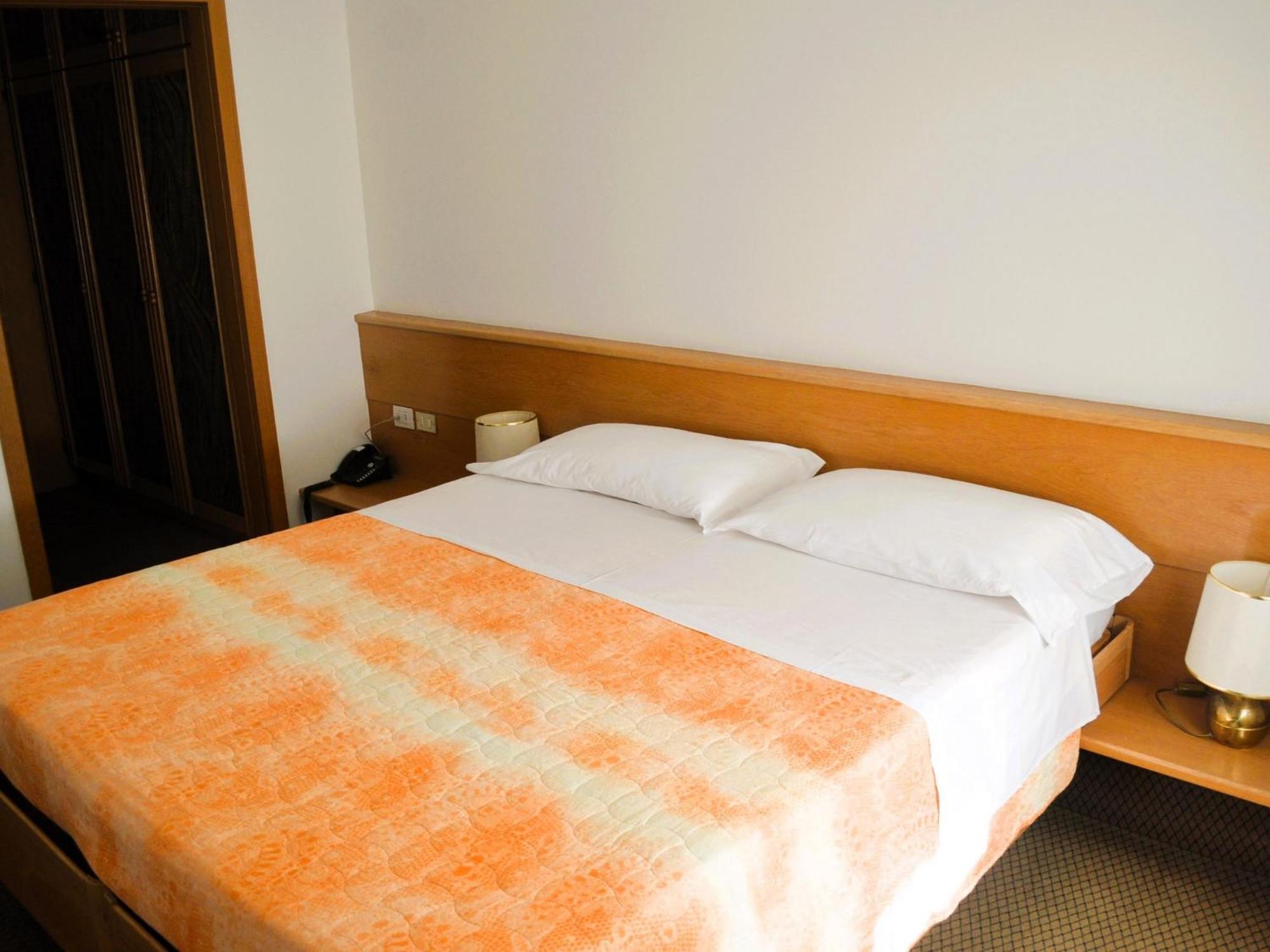 Hotel Villa Regina Levico Terme Luaran gambar
