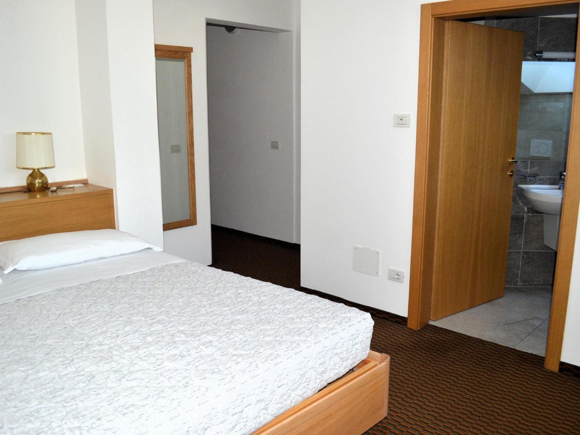 Hotel Villa Regina Levico Terme Luaran gambar