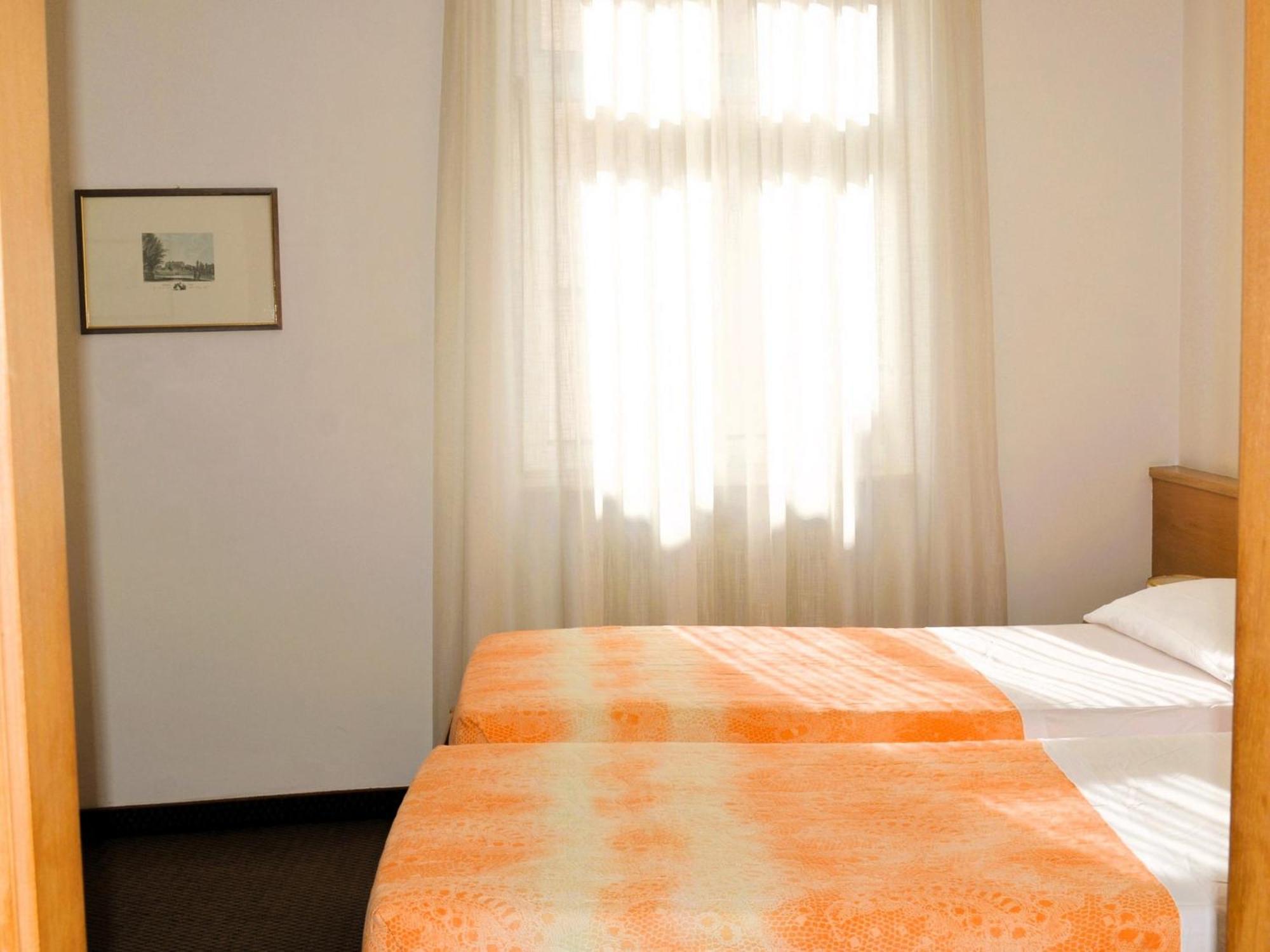 Hotel Villa Regina Levico Terme Luaran gambar
